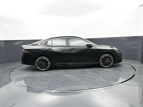 New 2026 Nissan Sentra SR w/ SR Premium Package FWD image 4