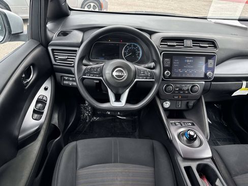 Used 2025 Nissan Leaf S FWD image 8