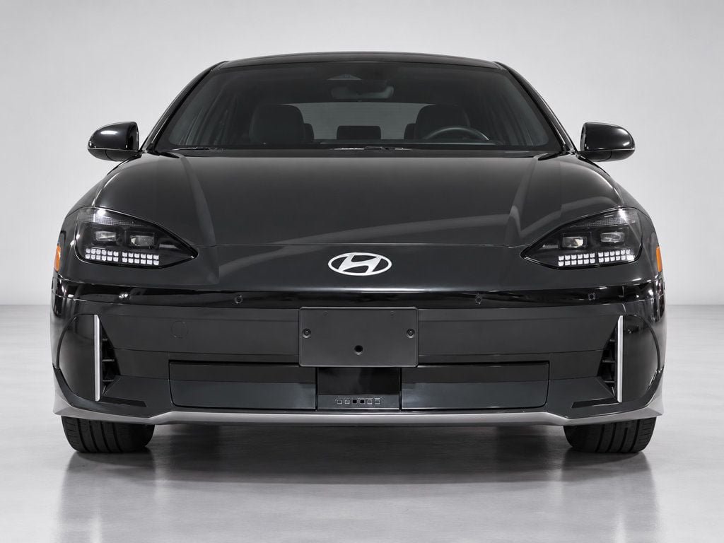 Used 2024 Hyundai Ioniq 6 SE RWD image 3