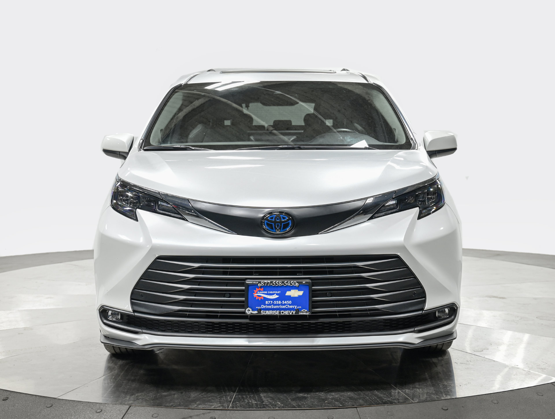 Used 2025 Toyota Sienna XLE w/ XLE Plus Package AWD/4WD image 10