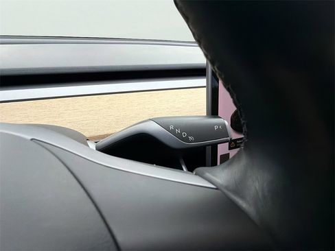 Used 2019 Tesla Model 3 Standard Range Plus image 9