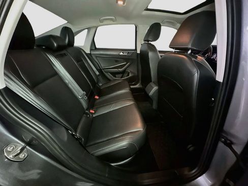Used 2019 Volkswagen Jetta SE FWD image 35
