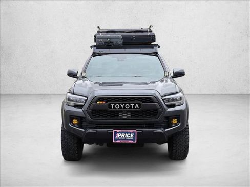 Used 2018 Toyota Tacoma TRD Off-Road w/ Technology Package AWD/4WD image 2