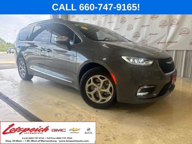 Used 2023 Chrysler Pacifica Limited AWD/4WD image 1