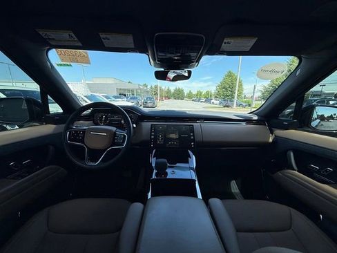Used 2025 Land Rover Range Rover Sport SE AWD/4WD image 2