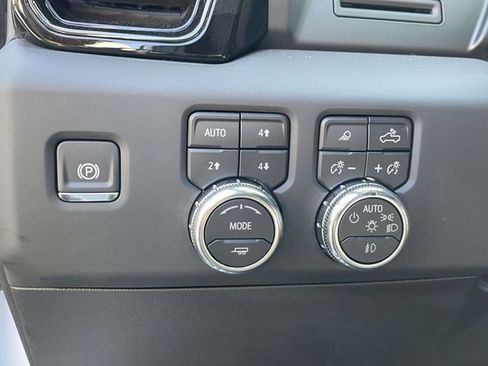 Used 2025 GMC Sierra 1500 AT4 w/ AT4 Premium Package AWD/4WD image 26