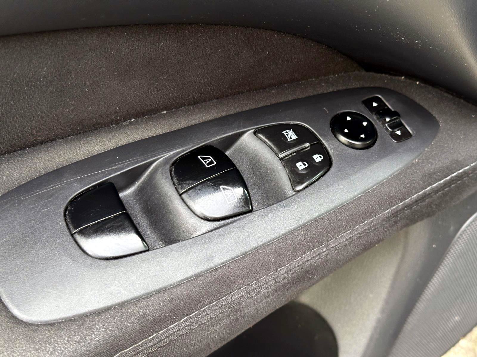 Used 2015 Nissan Pathfinder SV w/ Cargo Package FWD image 18