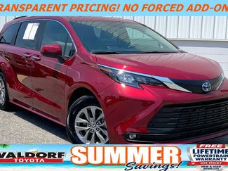 Used 2025 Toyota Sienna XLE FWD video 1