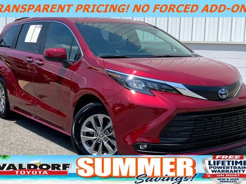 Used 2025 Toyota Sienna XLE FWD image 1
