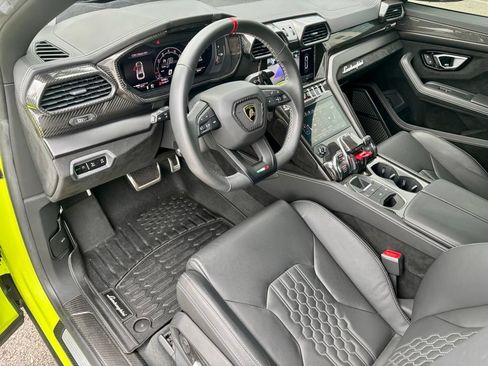 Used 2024 Lamborghini Urus Performante AWD/4WD image 18