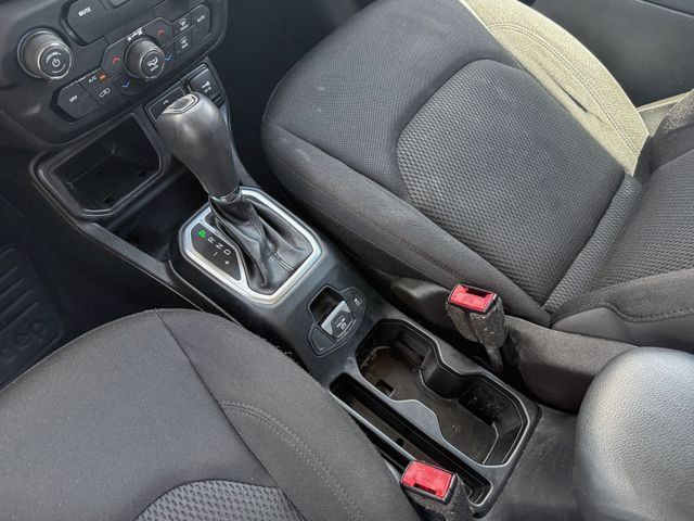Used 2018 Jeep Renegade Altitude FWD image 19