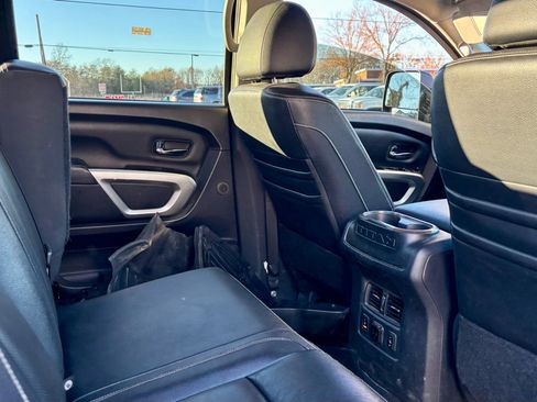 Used 2018 Nissan Titan PRO-4X w/ Pro-4x Convenience Package image 12