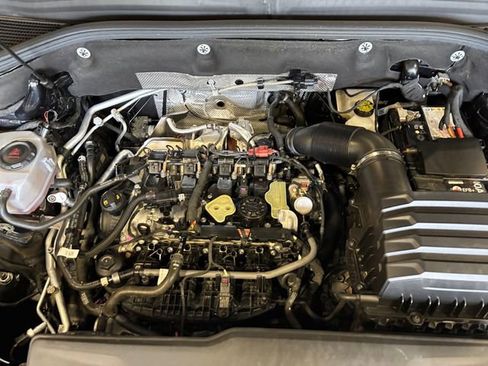 Used 2024 Volkswagen Atlas SEL Premium R-Line image 29