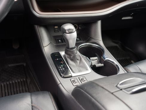 Used 2017 Toyota Highlander XLE AWD/4WD image 24