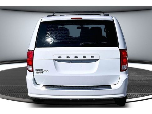 Used 2018 Dodge Grand Caravan w/ UConnect Hands-Free Group image 5