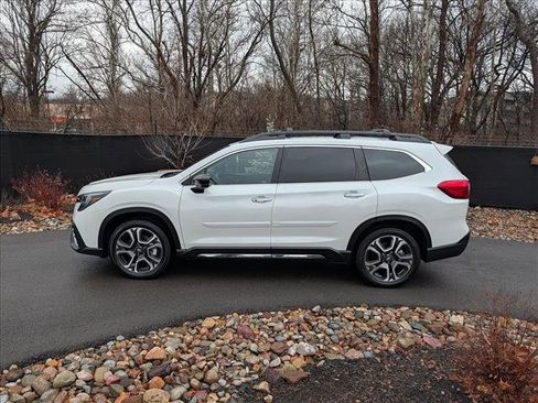 Used 2024 Subaru Ascent Touring image 2
