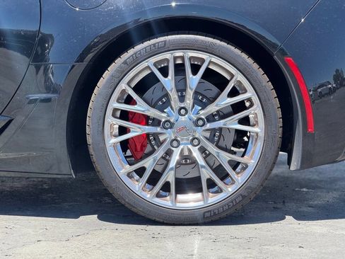 Used 2019 Chevrolet Corvette Z06 RWD image 2