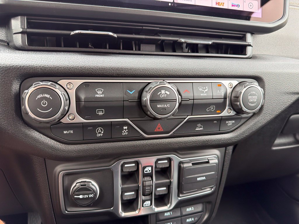 New 2026 Jeep Gladiator Sport AWD/4WD image 12