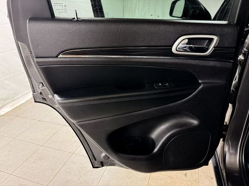 Used 2021 Jeep Grand Cherokee Limited AWD/4WD image 15