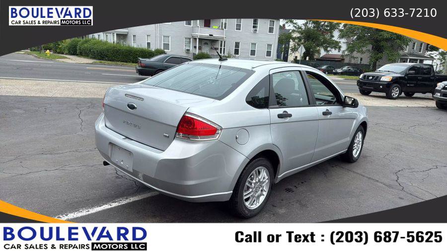 Used 2010 Ford Focus SE FWD image 7