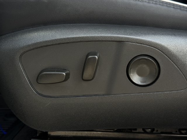 Used 2025 GMC Acadia Denali w/ LPO, Floor Liner Package FWD image 25