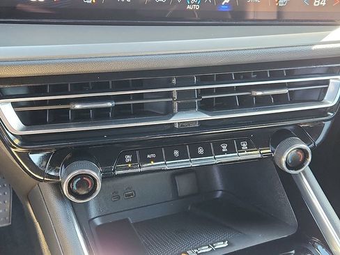 Used 2025 Chevrolet Traverse LT w/ Driver Confidence Package image 9