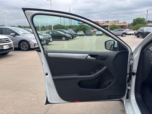 Used 2017 Volkswagen Jetta S FWD image 9
