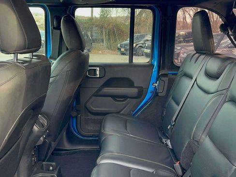 Used 2025 Jeep Wrangler Unlimited Sahara w/ Safety Group image 10