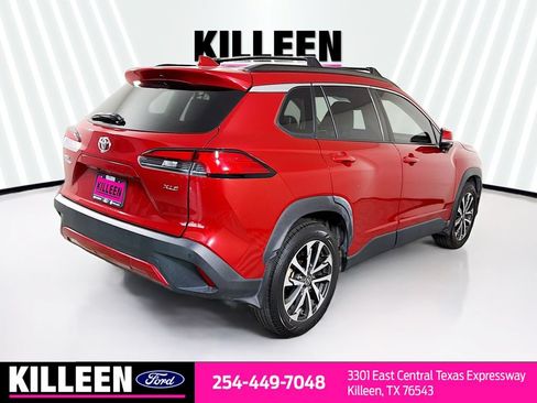 Used 2022 Toyota Corolla Cross XLE w/ Convenience Package FWD image 8