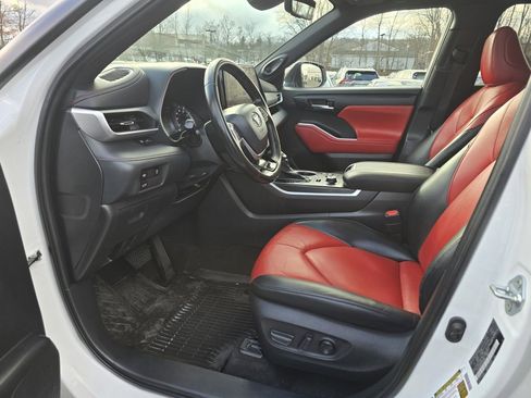 Certified 2023 Toyota Highlander XSE image 16