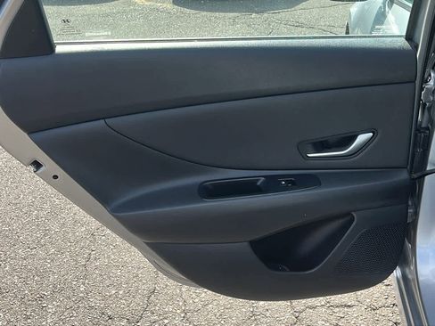 Used 2023 Hyundai Elantra SEL w/ Convenience Package image 19