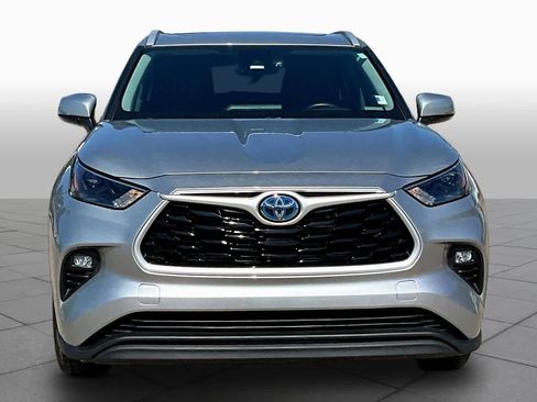 Used 2023 Toyota Highlander XLE image 4