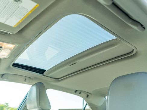 Used 2016 Toyota Camry XLE w/ Moonroof Package FWD image 22