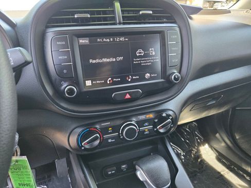 Used 2023 Kia Soul LX image 18