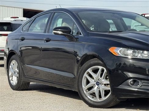 Used 2013 Ford Fusion SE image 3