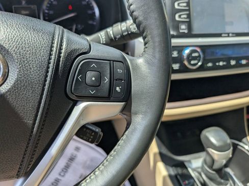 Used 2014 Toyota Highlander Limited AWD/4WD image 17