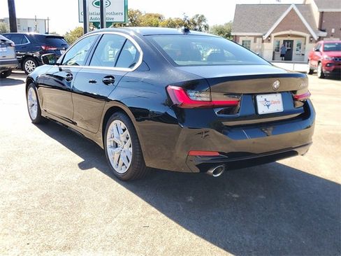 Used 2025 BMW 330i Sedan image 4