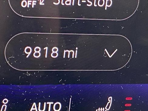 Used 2025 Volkswagen Tiguan SE image 10