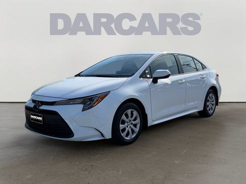 Used 2023 Toyota Corolla LE FWD image 2