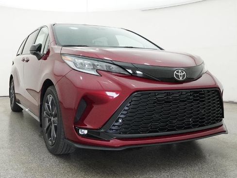 New 2026 Toyota Sienna XSE FWD image 4