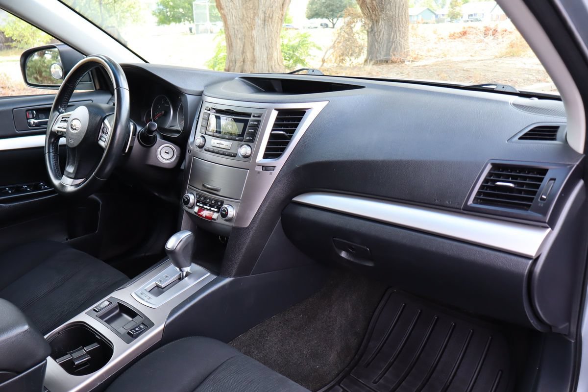 Used 2013 Subaru Outback 2.5i Premium AWD/4WD image 17
