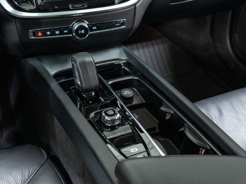 Used 2024 Volvo V60 B5 Cross Country Plus image 20