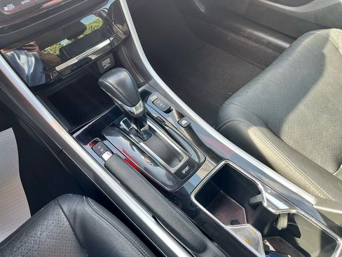 Used 2017 Honda Accord Touring image 25