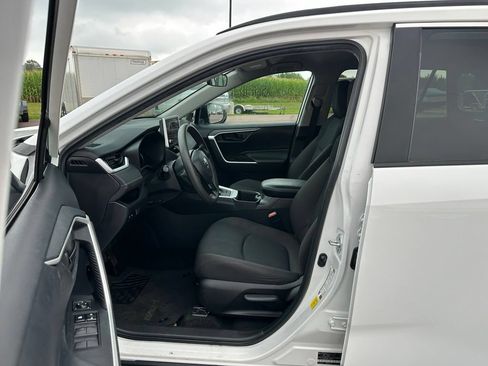 Used 2023 Toyota RAV4 LE AWD/4WD image 10