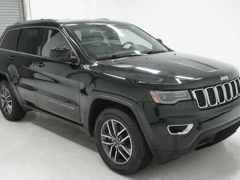 Used 2020 Jeep Grand Cherokee Laredo w/ Laredo X Package RWD image 3