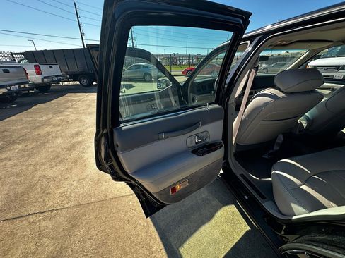 Used 1997 Lincoln Town Car Executive image 22