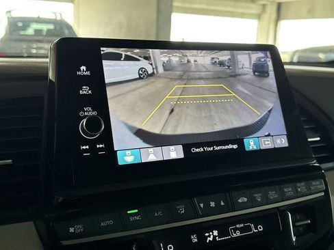 Used 2025 Honda Odyssey Touring image 18