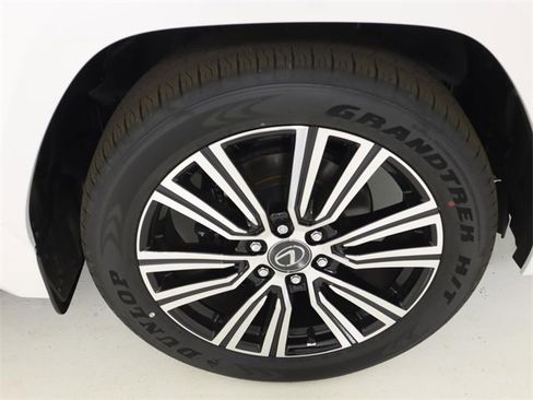 New 2026 Lexus LX 700h Luxury image 9