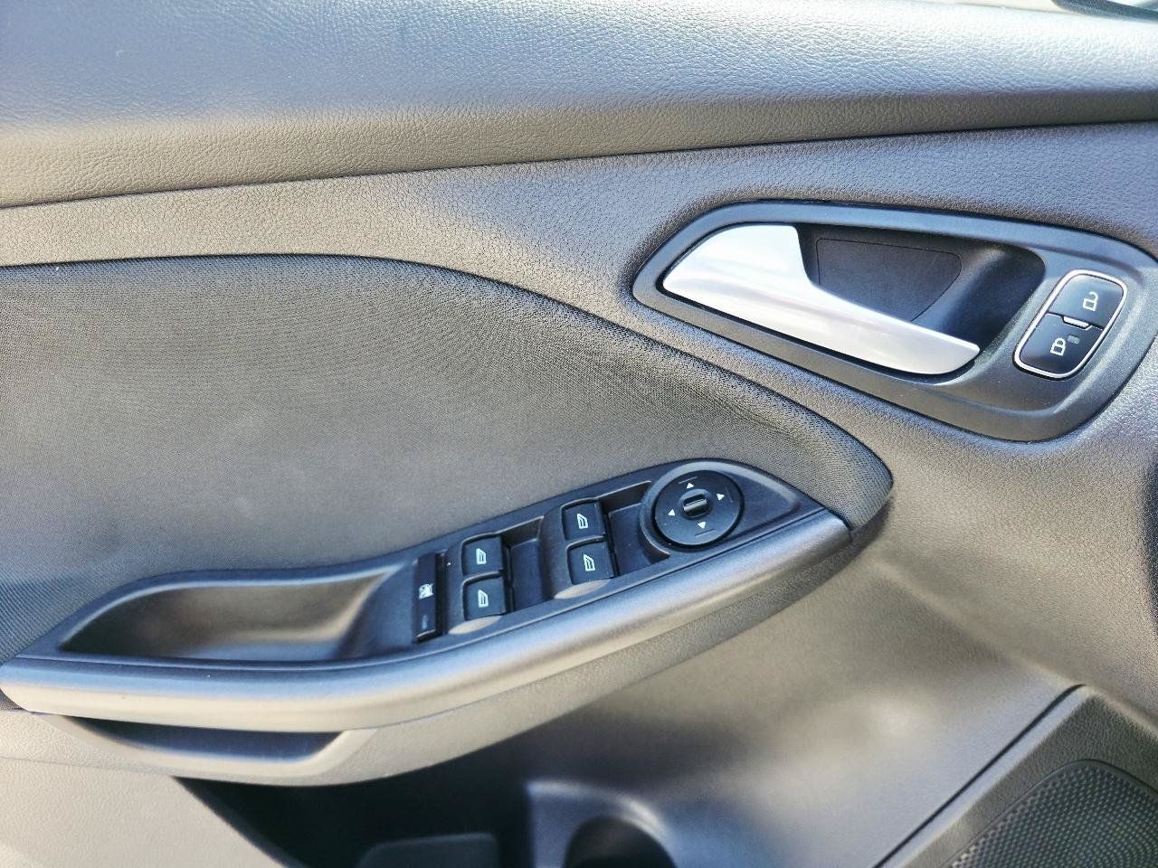 Used 2015 Ford Focus SE w/ Equipment Group 201A FWD image 21