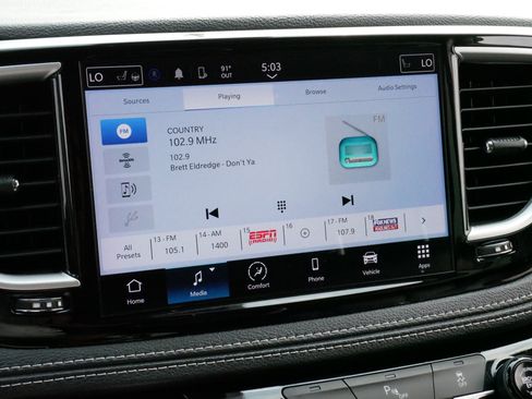 Used 2023 Chrysler Pacifica Touring-L FWD image 22